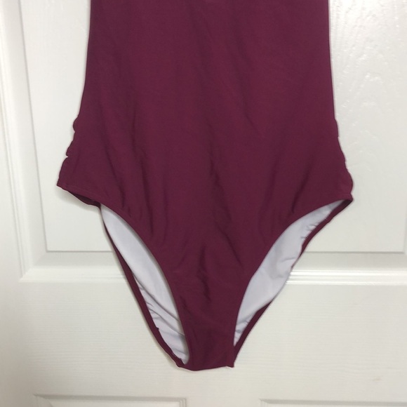 New Cupshe Red Burgundy Plunging Neckline Adjustable Straps Removable Pads L - Picture 2 of 7